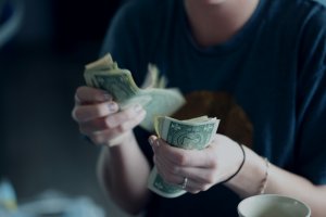 Proč prodá dobrý realitní makléř nemovitost lépe než samoprodejce? Proč prodá dobrý realitní makléř nemovitost lépe než samoprodejce?
