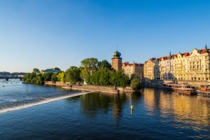 Jak v Praze vybrat realitní kancelář či makléře